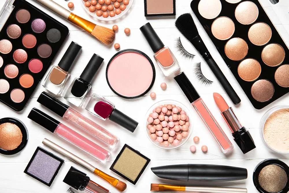 WHAT KIND OF MAKEUP SHOULD I WEAR TO MY HEADSHOT SESSION?