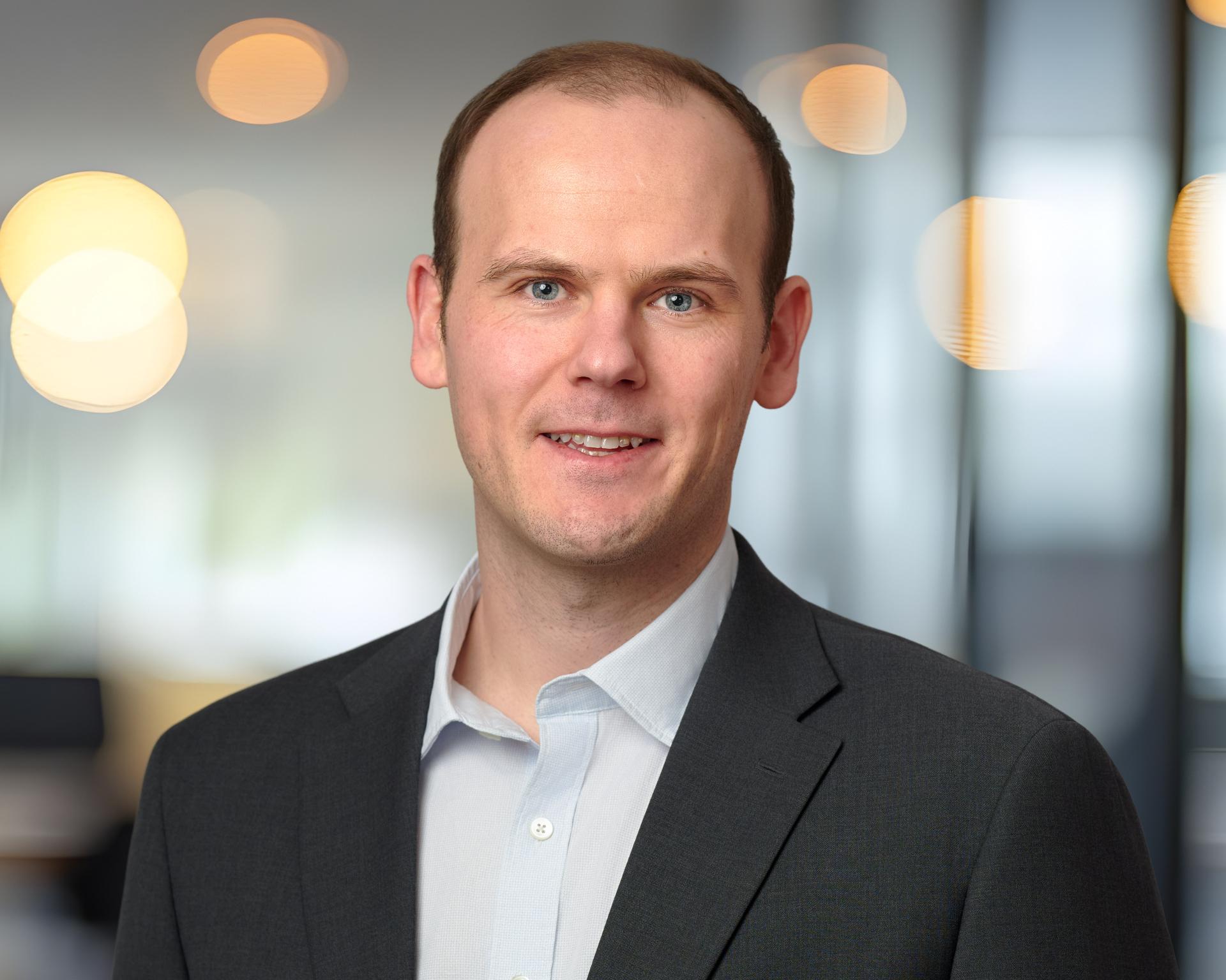 Professional Phoenix LinkedIn headshot