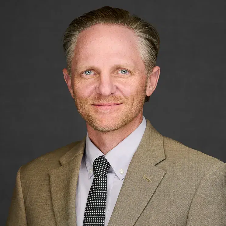Lawyer headshots Phoenix, AZ - attorney in beige jacket