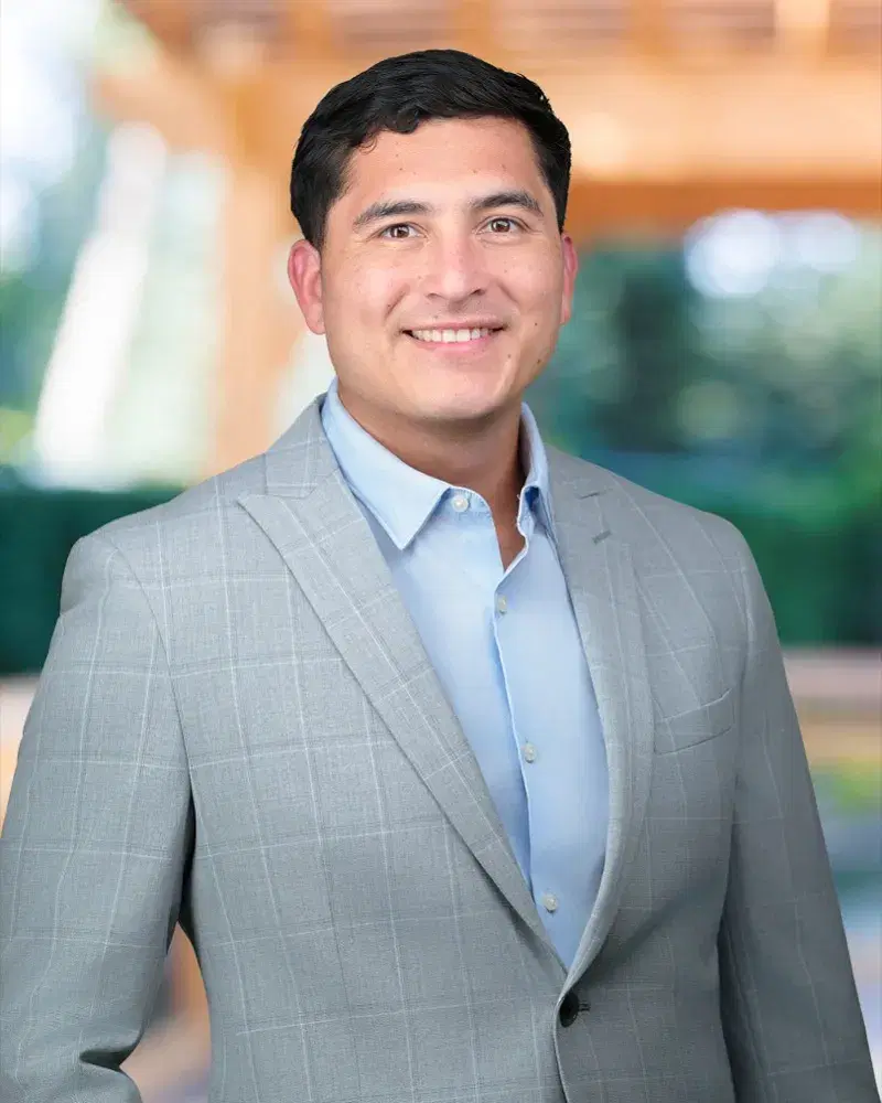 Realtor headshot Phoenix - outdoor professional photo