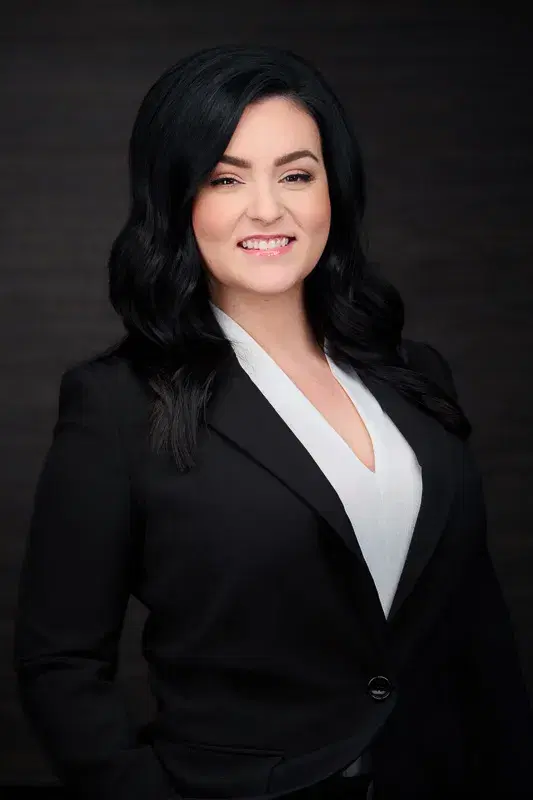 Executive headshot Phoenix - professional woman in business attire