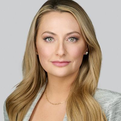 Professional LinkedIn headshot for women in Phoenix Arizona